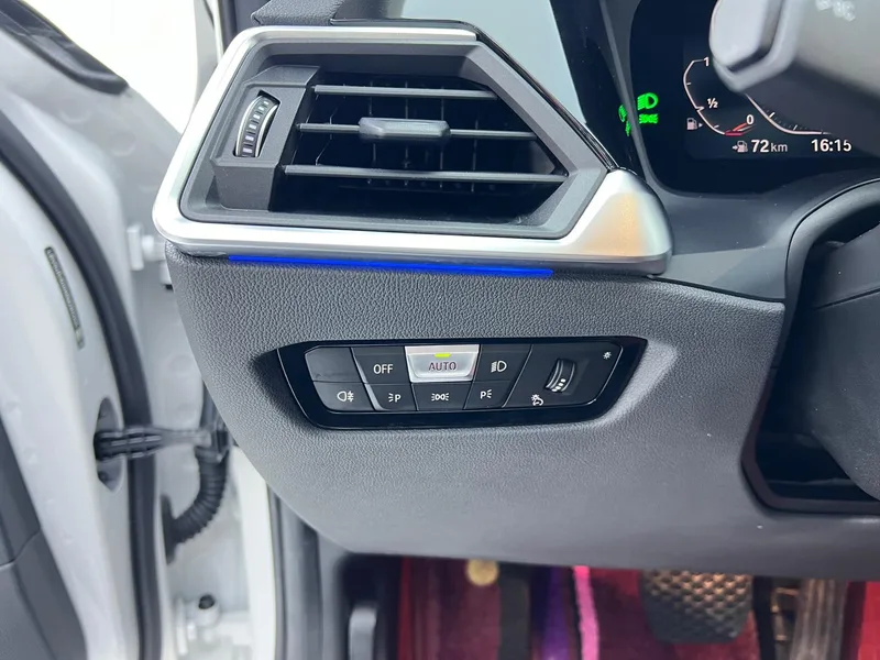 BMW 3 Series 2021 325i M Sports suit interior photo 15 BMW 3 Series 2021 325i M Sports suit interior photo 15