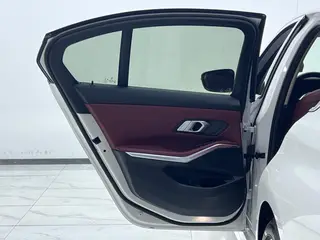 BMW 3 Series 2021 325i M Sports suit interior photo 17 BMW 3 Series 2021 325i M Sports suit interior photo 17
