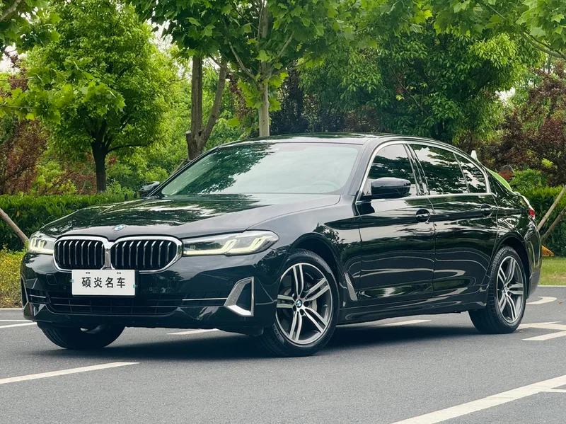 BMW 5 Series 2022 530Li Leading Type Luxury Set exterior photo 1 BMW 5 Series 2022 530Li Leading Type Luxury Set exterior photo 1