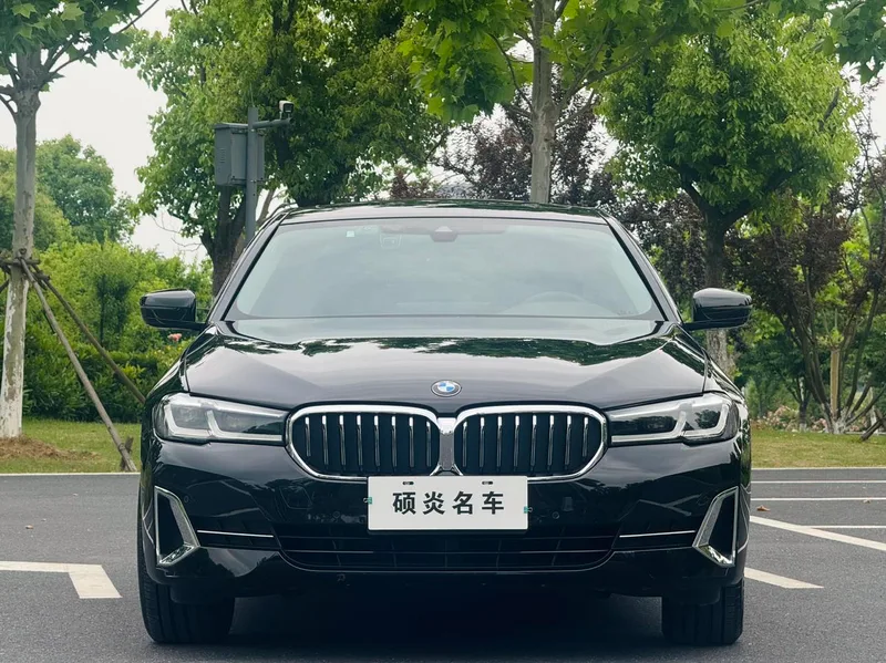 BMW 5 Series 2022 530Li Leading Type Luxury Set exterior photo 2 BMW 5 Series 2022 530Li Leading Type Luxury Set exterior photo 2