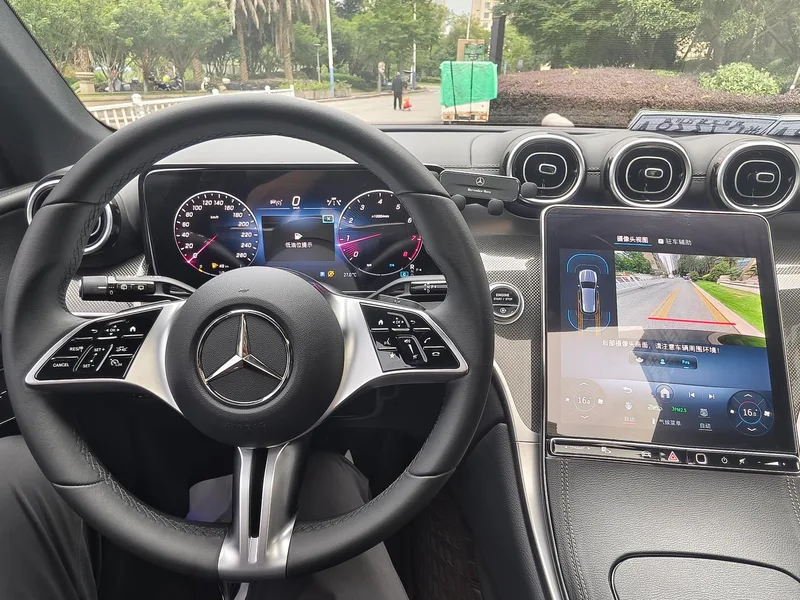 Mercedes-Benz GLC 2024 GLC 260 L 4MATIC Dynamic 5 seat interior photo 14 Mercedes-Benz GLC 2024 GLC 260 L 4MATIC Dynamic 5 seat interior photo 14