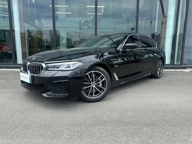 BMW 5 Series 2022 Segundo cambio 535Le M Conjunto deportivo exterior foto 1 BMW 5 Series 2022 Segundo cambio 535Le M Conjunto deportivo exterior foto 1