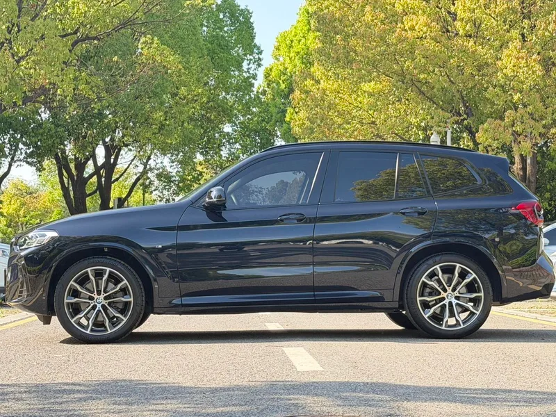 BMW X3 2023 xDrive30i Líder M Traje de noche Yao exterior foto 3 BMW X3 2023 xDrive30i Líder M Traje de noche Yao exterior foto 3
