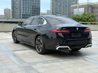BMW 5 Series 2024 530Li Leader M Ensemble de sport intérieur photo 14 BMW 5 Series 2024 530Li Leader M Ensemble de sport intérieur photo 14