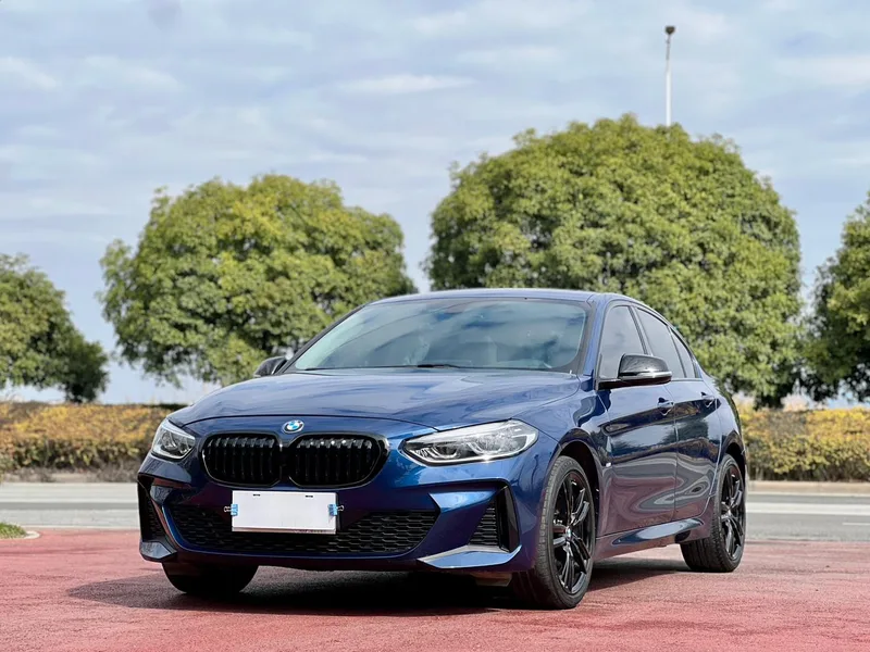 BMW 1 Series 2023 125i M Édition de nuit sportive Yao extérieur photo 1 BMW 1 Series 2023 125i M Édition de nuit sportive Yao extérieur photo 1