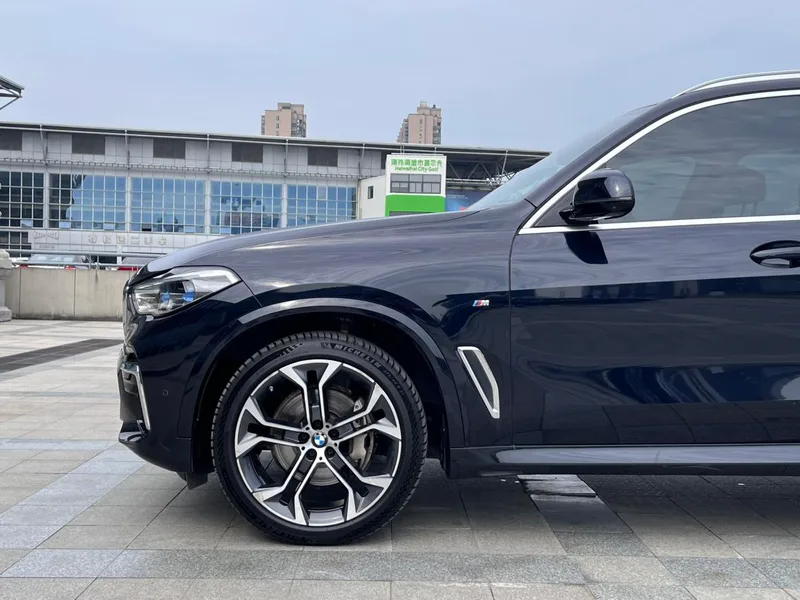 BMW X5 2022 xDrive 40Li M Sports suit exterior photo 5 BMW X5 2022 xDrive 40Li M Sports suit exterior photo 5