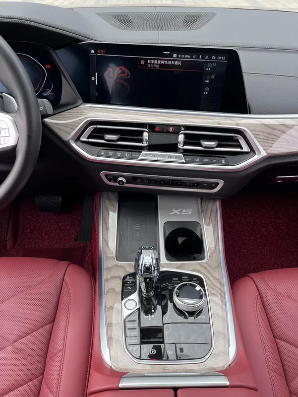 BMW X5 2022 xDrive 40Li M Sports suit exterior photo 10 BMW X5 2022 xDrive 40Li M Sports suit exterior photo 10