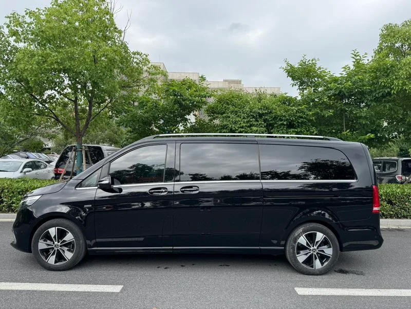 Mercedes-Benz V-Class 2022 V 260 L Long Wheelbase Premium Edition exterior photo 4
