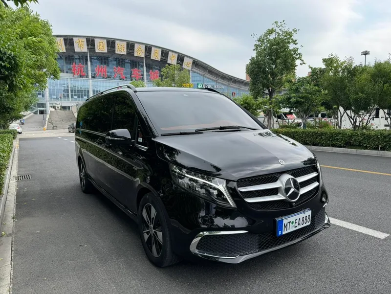 Mercedes-Benz V-Class 2022 V 260 L Long Wheelbase Premium Edition exterior photo 5
