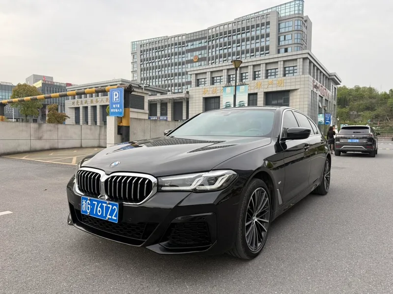 BMW 5 Series 2022 Second change 530Li Leading Type M Sports suit exterior photo 1 BMW 5 Series 2022 Second change 530Li Leading Type M Sports suit exterior photo 1
