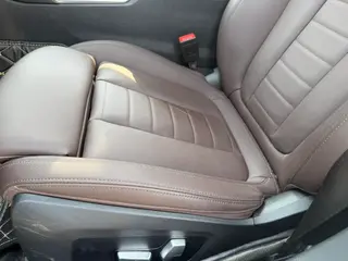 BMW 3 Series 2022 325i M Sports suit interior photo 11 BMW 3 Series 2022 325i M Sports suit interior photo 11