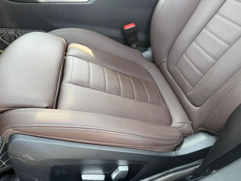 BMW 3 Series 2022 325i M Sports suit interior photo 11 BMW 3 Series 2022 325i M Sports suit interior photo 11
