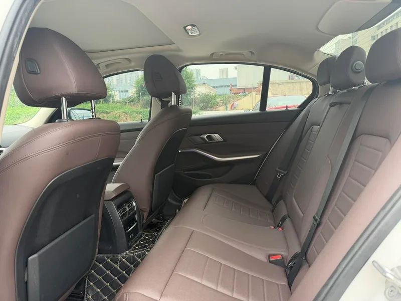BMW 3 Series 2022 325i M Sports suit interior photo 14 BMW 3 Series 2022 325i M Sports suit interior photo 14