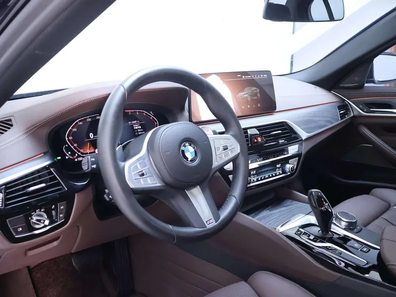 BMW 5 Series 2023 530Li Premium Class M Sports suit interior photo 12 BMW 5 Series 2023 530Li Premium Class M Sports suit interior photo 12