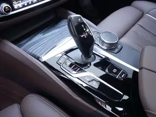 BMW 5 Series 2023 530Li Premium Class M Sports suit interior photo 13 BMW 5 Series 2023 530Li Premium Class M Sports suit interior photo 13