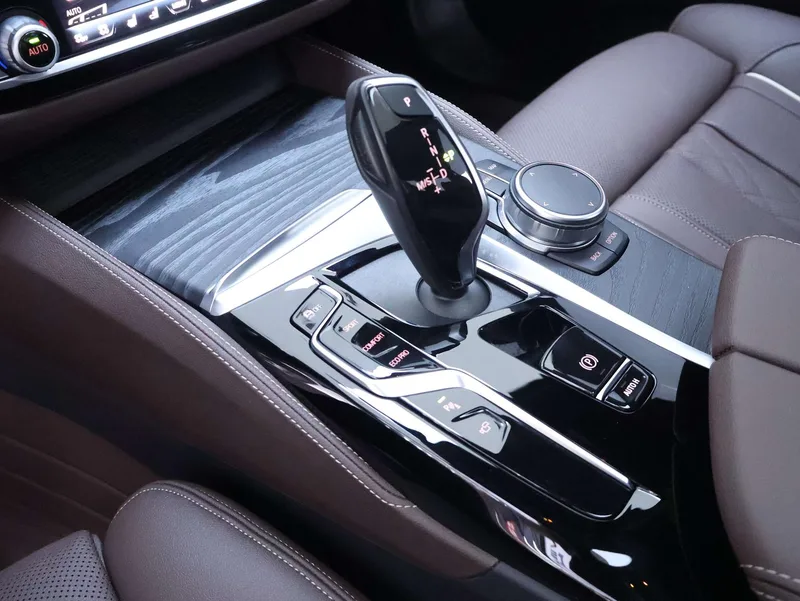 BMW 5 Series 2023 530Li Premium Class M Sports suit interior photo 13 BMW 5 Series 2023 530Li Premium Class M Sports suit interior photo 13