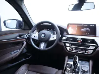 BMW 5 Series 2023 530Li Premium Class M Sports suit interior photo 15 BMW 5 Series 2023 530Li Premium Class M Sports suit interior photo 15