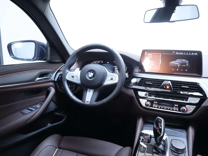 BMW 5 Series 2023 530Li Premium Class M Sports suit interior photo 15 BMW 5 Series 2023 530Li Premium Class M Sports suit interior photo 15