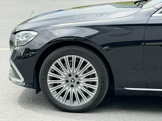 Mercedes-Benz E-Class 2023 E 300 L Estilo de moda Coche exterior foto 7 Mercedes-Benz E-Class 2023 E 300 L Estilo de moda Coche exterior foto 7