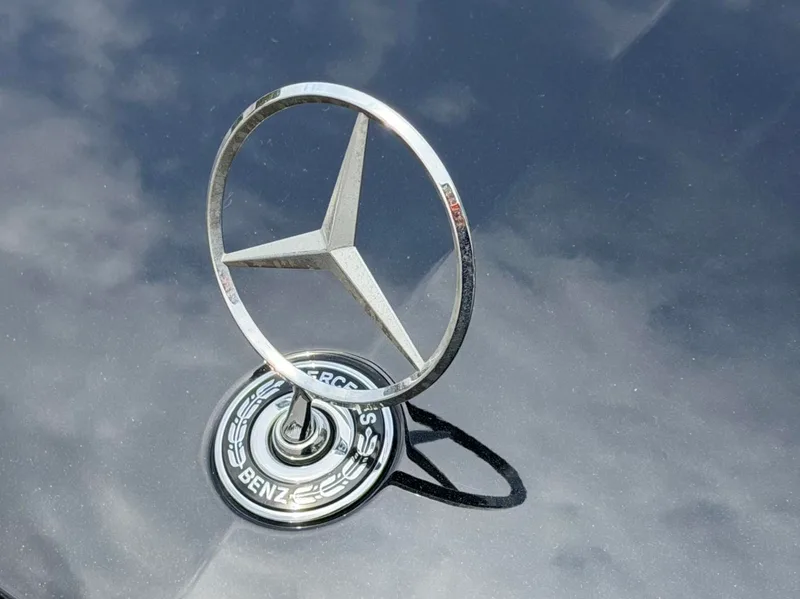 Mercedes-Benz E-Class 2023 E 300 L Estilo de moda Coche exterior foto 8 Mercedes-Benz E-Class 2023 E 300 L Estilo de moda Coche exterior foto 8