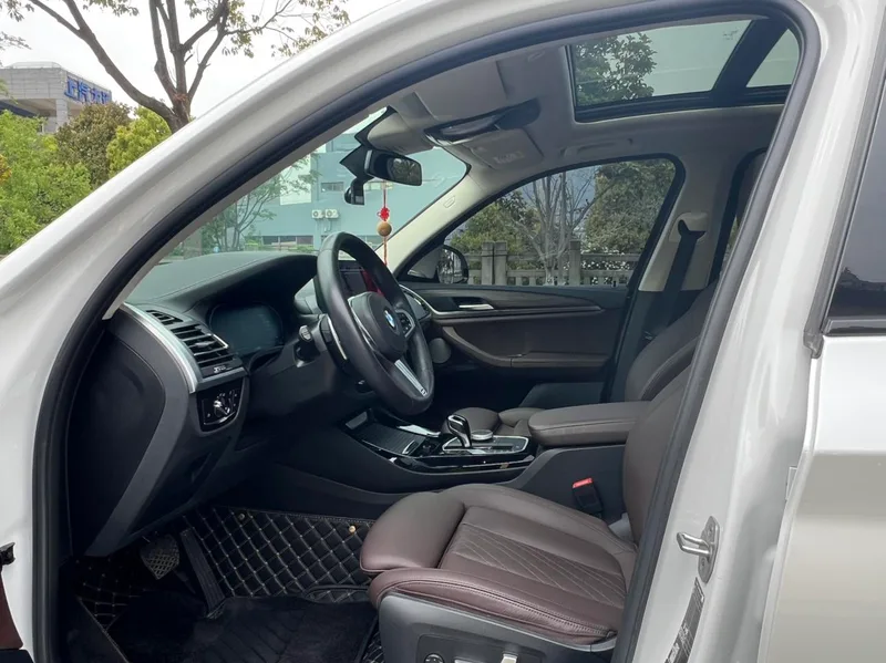 BMW X3 2022 xDrive30i Leading Type M Obsidian Night Suit interior photo 7 BMW X3 2022 xDrive30i Leading Type M Obsidian Night Suit interior photo 7