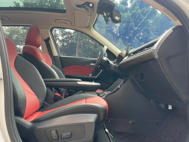 BMW X1 2023 xDrive25Li X Design Suit interior photo 13 BMW X1 2023 xDrive25Li X Design Suit interior photo 13