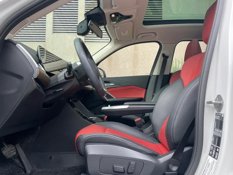 BMW X1 2023 xDrive25Li X Design Suit interior photo 15 BMW X1 2023 xDrive25Li X Design Suit interior photo 15