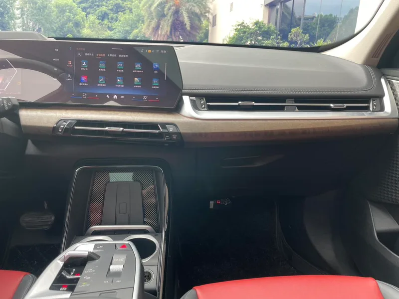 BMW X1 2023 xDrive25Li X Design Suit interior photo 17 BMW X1 2023 xDrive25Li X Design Suit interior photo 17