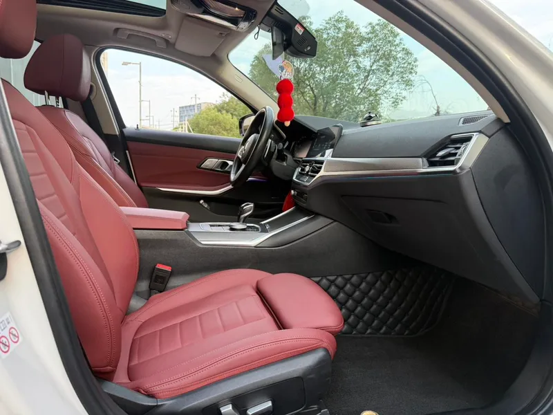 BMW 3 Series 2022 325Li M Sports Night Suit interior photo 12 BMW 3 Series 2022 325Li M Sports Night Suit interior photo 12