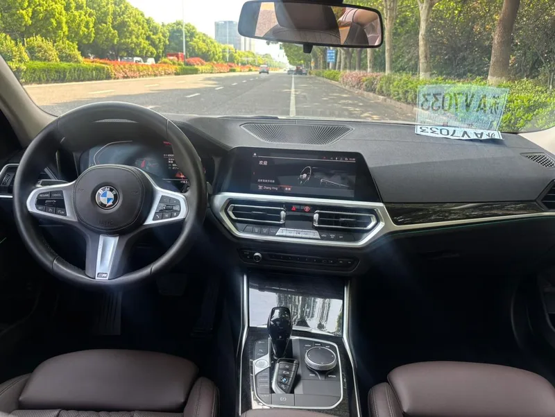 BMW 3 Series 2022 325Li M Sports suit interior photo 8 BMW 3 Series 2022 325Li M Sports suit interior photo 8