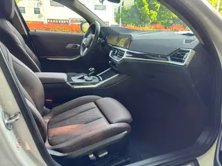 BMW 3 Series 2022 325Li M Sports suit interior photo 10 BMW 3 Series 2022 325Li M Sports suit interior photo 10