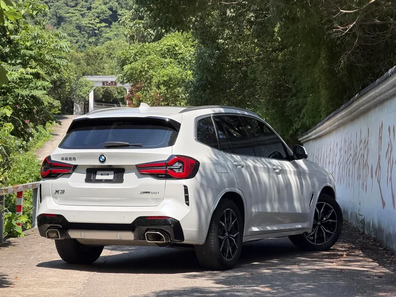 BMW X3 2022 xDrive25i M Sports suit interior photo 10 BMW X3 2022 xDrive25i M Sports suit interior photo 10