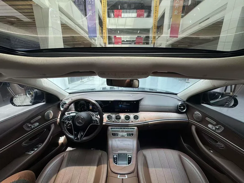 Mercedes-Benz E-Class 2023 E 300 L Style tendance Voiture intérieur photo 12 Mercedes-Benz E-Class 2023 E 300 L Style tendance Voiture intérieur photo 12