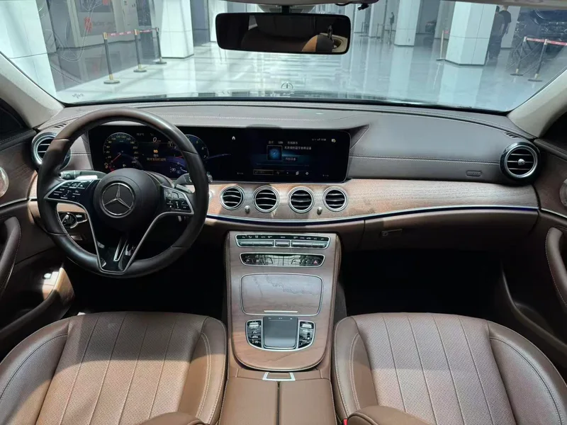 Mercedes-Benz E-Class 2023 E 300 L Style tendance Voiture intérieur photo 13 Mercedes-Benz E-Class 2023 E 300 L Style tendance Voiture intérieur photo 13