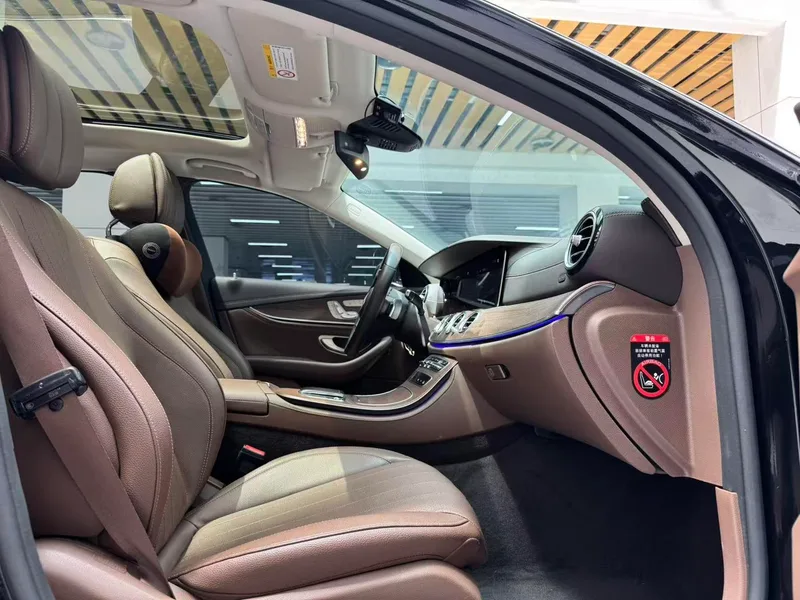 Mercedes-Benz E-Class 2023 E 300 L Style tendance Voiture intérieur photo 17 Mercedes-Benz E-Class 2023 E 300 L Style tendance Voiture intérieur photo 17