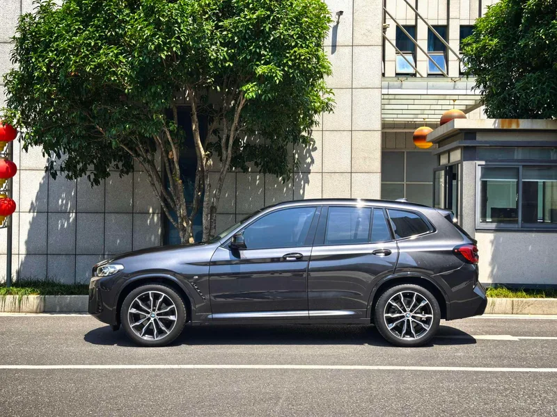 BMW X3 2022 xDrive30i Líder M Traje de noche Yao exterior foto 3 BMW X3 2022 xDrive30i Líder M Traje de noche Yao exterior foto 3