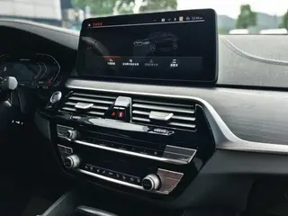 BMW 5 Series 2022 Restyling 530Li Premium Class M Sports suit interior photo 14 BMW 5 Series 2022 Restyling 530Li Premium Class M Sports suit interior photo 14