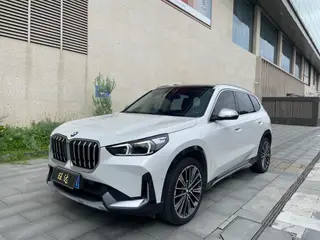 BMW X1 2023 xDrive25Li X Traje de diseño
