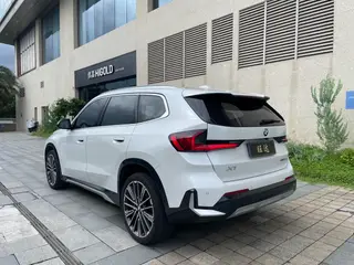 BMW X1 2023 xDrive25Li X Traje de diseño exterior foto 9 BMW X1 2023 xDrive25Li X Traje de diseño exterior foto 9