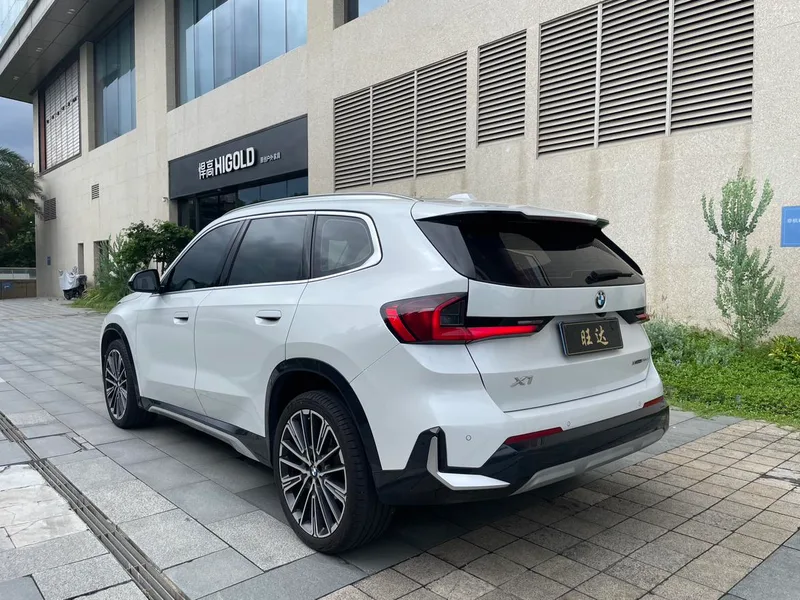 BMW X1 2023 xDrive25Li X Traje de diseño exterior foto 9 BMW X1 2023 xDrive25Li X Traje de diseño exterior foto 9