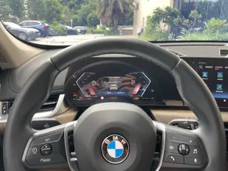 BMW X1 2023 xDrive25Li X Traje de diseño interior foto 16 BMW X1 2023 xDrive25Li X Traje de diseño interior foto 16