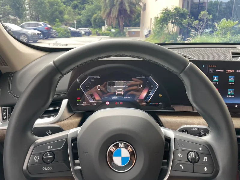 BMW X1 2023 xDrive25Li X Traje de diseño interior foto 16 BMW X1 2023 xDrive25Li X Traje de diseño interior foto 16