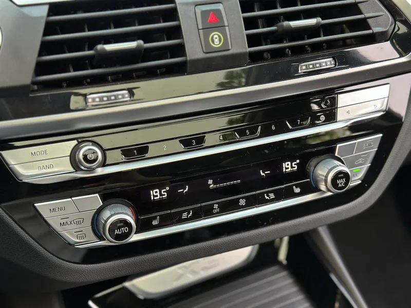 BMW X3 2021 Restyling xDrive28i M Sports suit interior photo 18 BMW X3 2021 Restyling xDrive28i M Sports suit interior photo 18