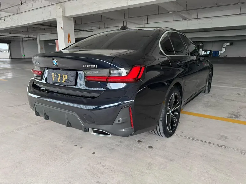 BMW 3 Series 2023 325i M Sports suit interior photo 8 BMW 3 Series 2023 325i M Sports suit interior photo 8