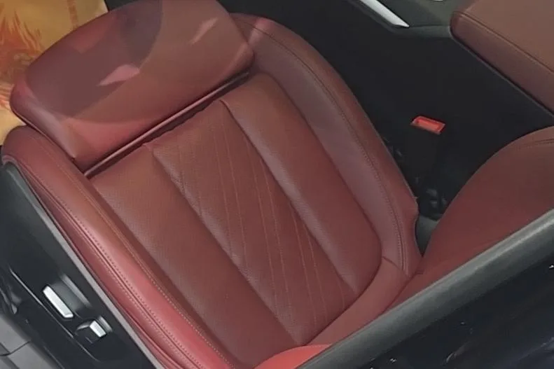 BMW 3 Series 2023 325i M Sports suit interior photo 10 BMW 3 Series 2023 325i M Sports suit interior photo 10