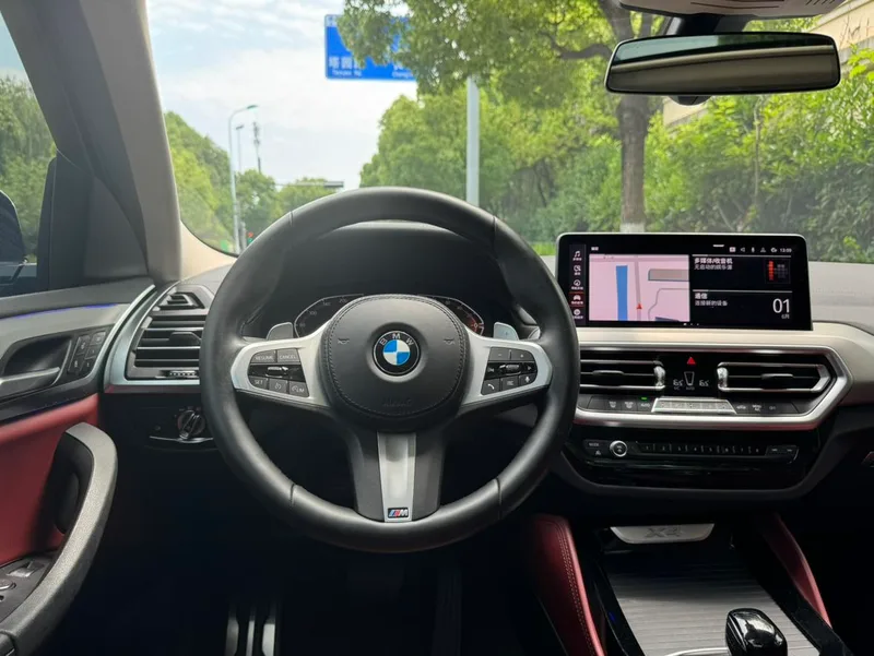 BMW X4 2022 xDrive 30i M Sports suit interior photo 13 BMW X4 2022 xDrive 30i M Sports suit interior photo 13