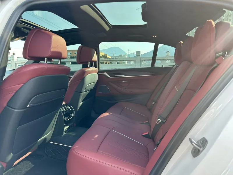BMW 5 Series 2023 Restyling 530Li Premium Class M Sports suit interior photo 6 BMW 5 Series 2023 Restyling 530Li Premium Class M Sports suit interior photo 6