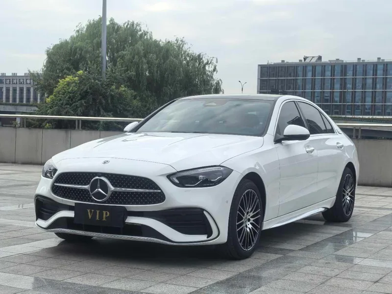 Mercedes-Benz C-Class 2023 C 260 L Versión deportiva exterior foto 1 Mercedes-Benz C-Class 2023 C 260 L Versión deportiva exterior foto 1