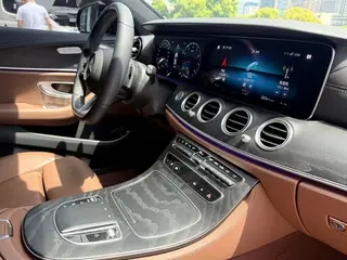 Mercedes-Benz E-Class (Imported) 2022 E 260 Edición deportiva de moda exterior foto 7 Mercedes-Benz E-Class (Imported) 2022 E 260 Edición deportiva de moda exterior foto 7