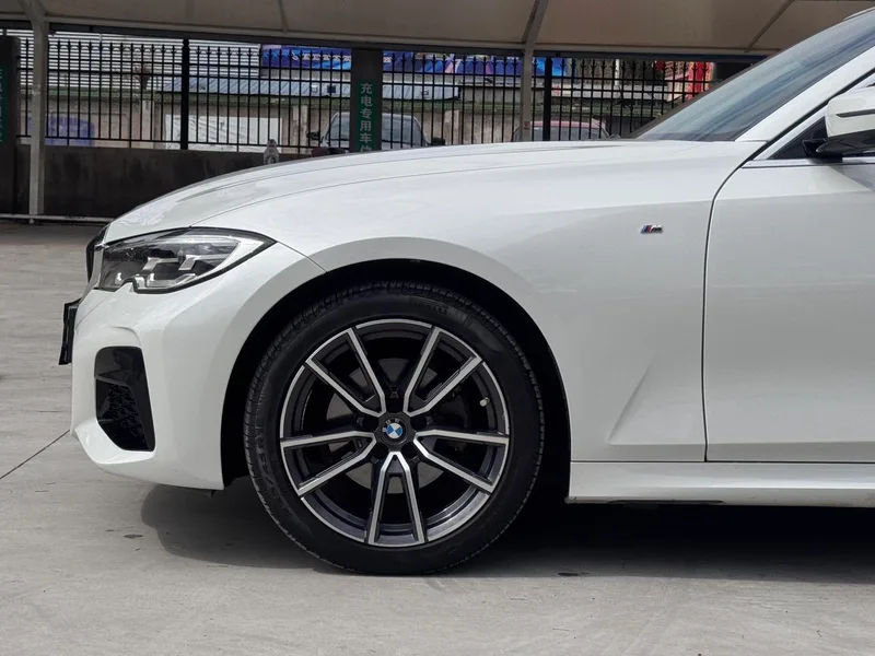 BMW 3 Series 2022 Restyling 325Li M Sports suit exterior photo 3 BMW 3 Series 2022 Restyling 325Li M Sports suit exterior photo 3